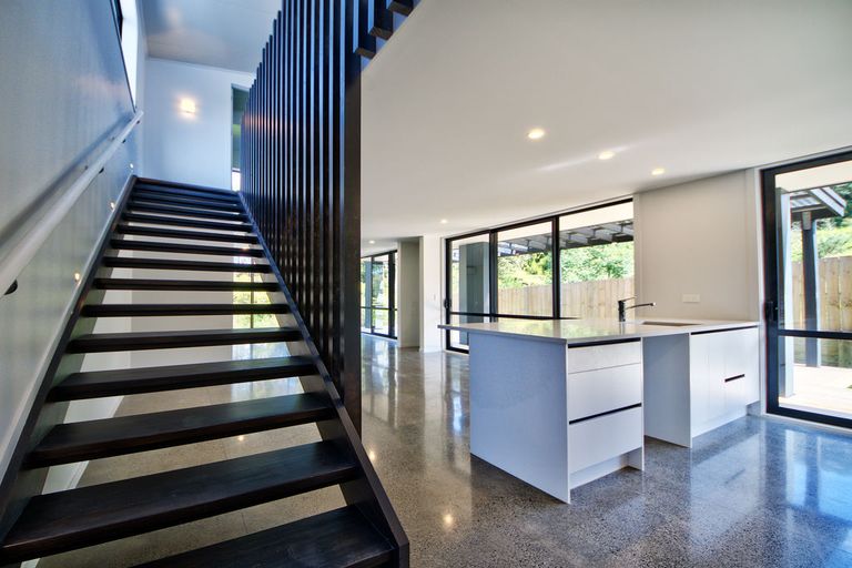 Photo of property in 36 Shah Place, Glen Eden, Auckland, 0602