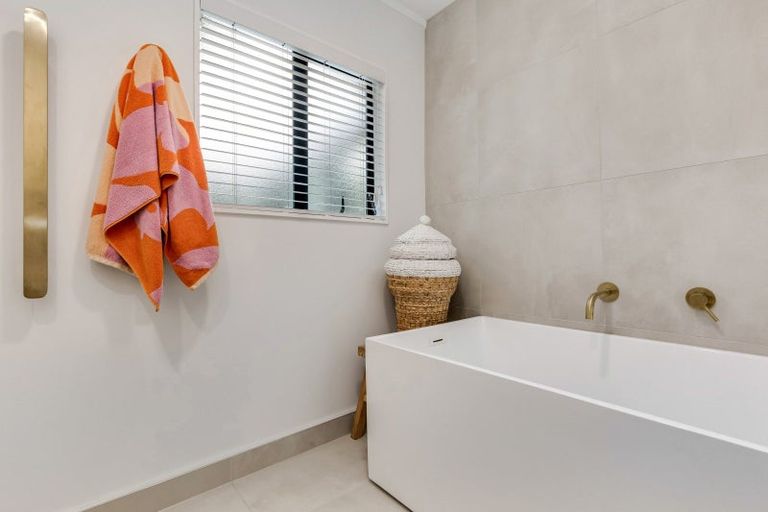 Photo of property in 341a Ostrich Farm Road, Pukekohe, 2679