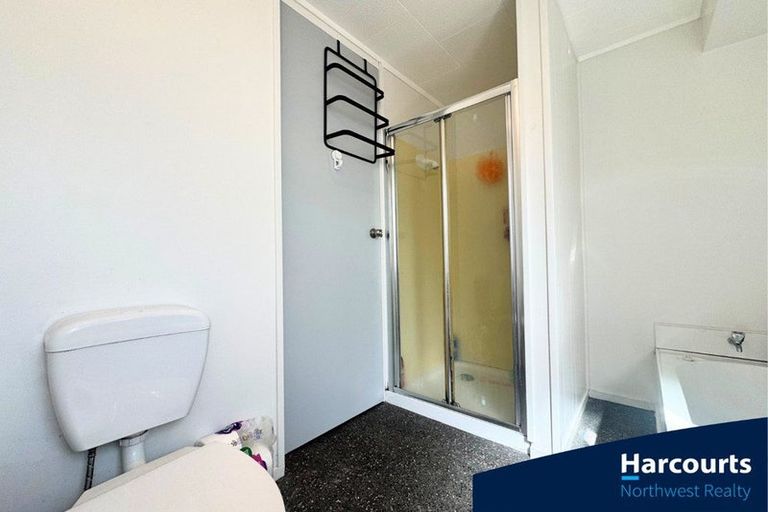 Photo of property in 727 Swanson Road, Swanson, Auckland, 0612