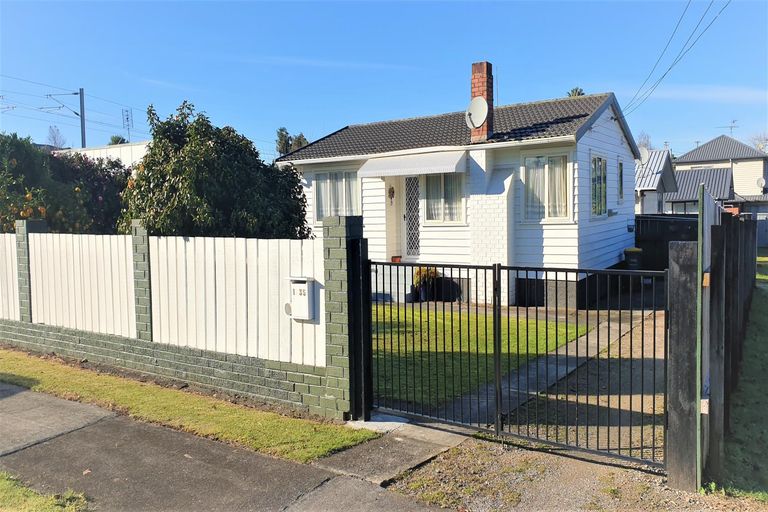 Photo of property in 1/35 Waterview Road West, Takanini, 2112