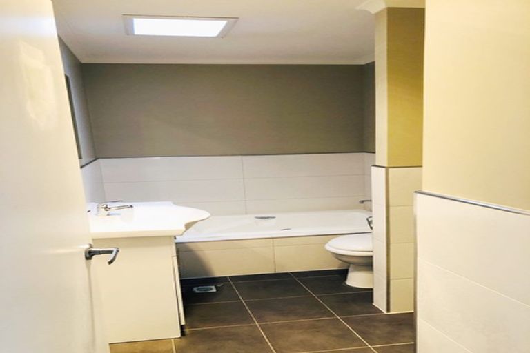 Photo of property in 212u3 Old Farm Road, Hamilton East, Hamilton, 3216