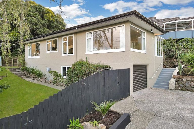 Photo of property in 2 Fairmount Road, Titirangi, Auckland, 0604