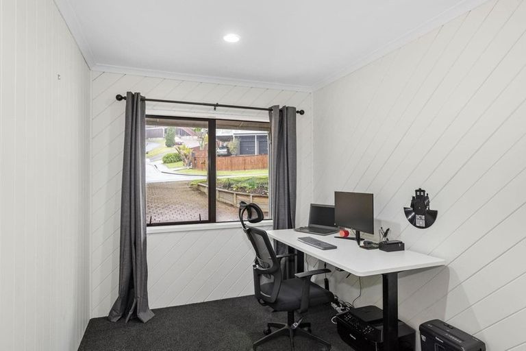 Photo of property in 117 Daffodil Street, Titirangi, Auckland, 0604