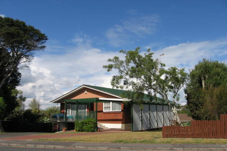 Photo of property in 2 Pamela Place, New Lynn, Auckland, 0600