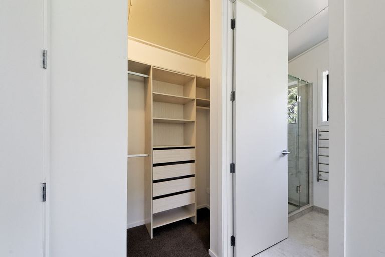 Photo of property in 36 Shah Place, Glen Eden, Auckland, 0602