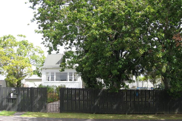Photo of property in 11 Beach Haven Road, Beach Haven, Auckland, 0626