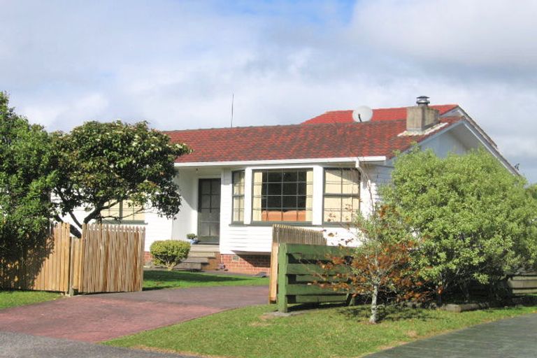 Photo of property in 17 Grimshaw Place, Henderson, Auckland, 0612