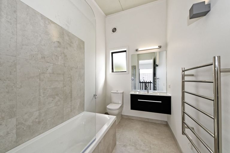 Photo of property in 36 Shah Place, Glen Eden, Auckland, 0602