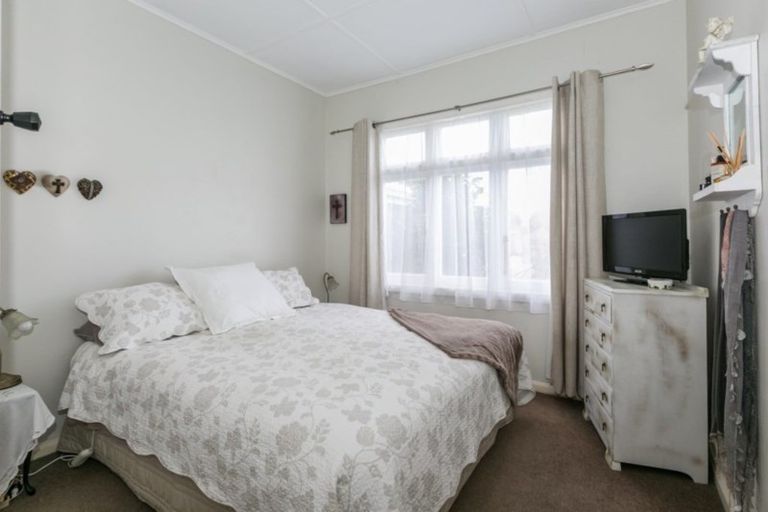 Photo of property in 37 Chester Street, Taradale, Napier, 4112