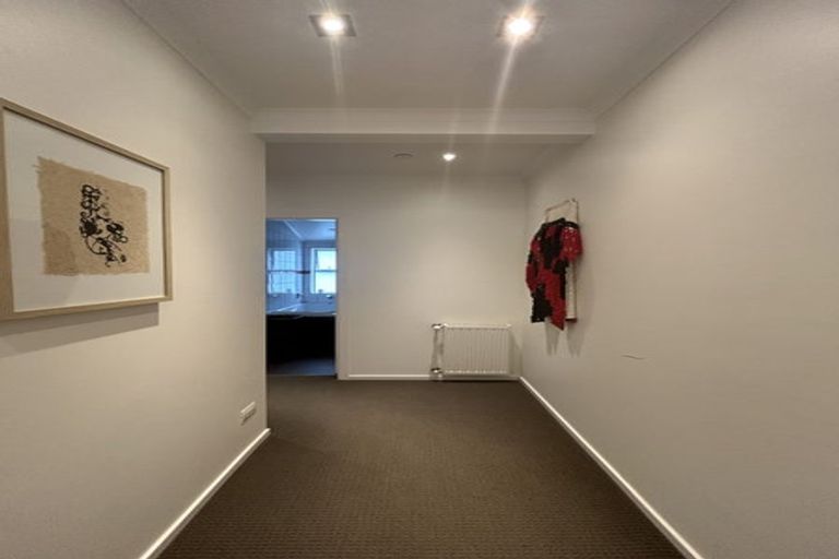 Photo of property in 12a Glenmore Street, Thorndon, Wellington, 6011