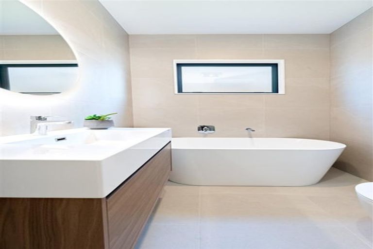 Photo of property in 38 Whakairo Crescent, Gulf Harbour, 0930