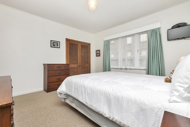 Photo of property in 126 Hutchinson Avenue, New Lynn, Auckland, 0600