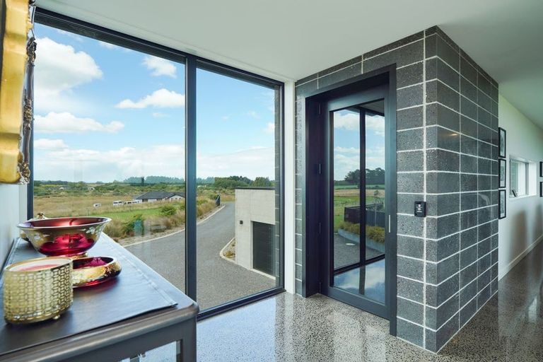 Photo of property in 89 Sunrise Drive, Seaward Bush, Invercargill, 9812