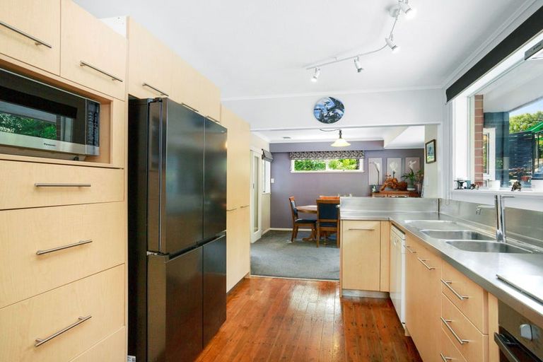 Photo of property in 23 Vista Crescent, Maoribank, Upper Hutt, 5018