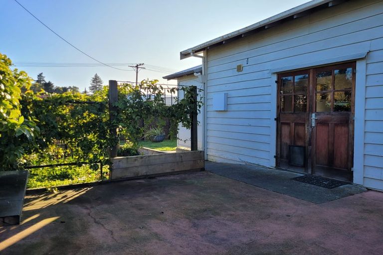 Photo of property in 9 Ruataniwha Street, Waipawa, 4210