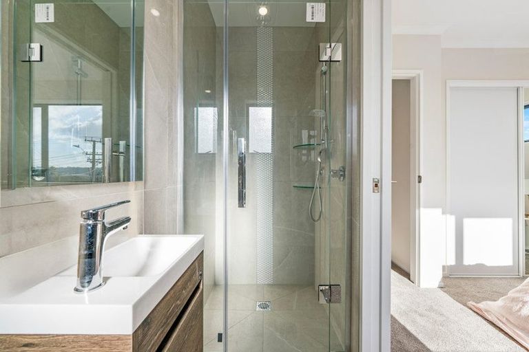 Photo of property in 1/3 Royal View Road, Te Atatu South, Auckland, 0610