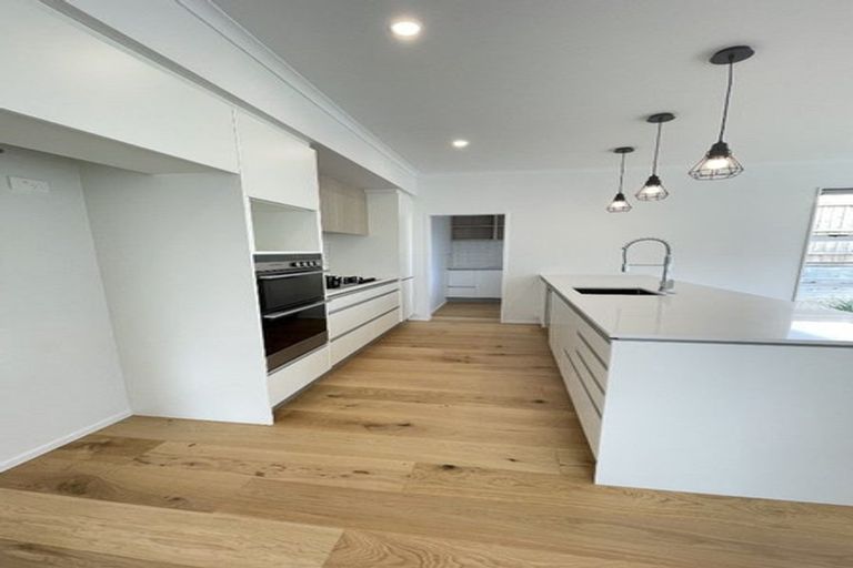 Photo of property in 24 Onekura Street, Red Beach, 0932