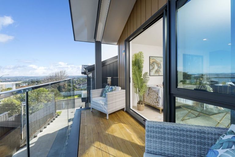 Photo of property in 8b Hadfield Street, Beach Haven, Auckland, 0626