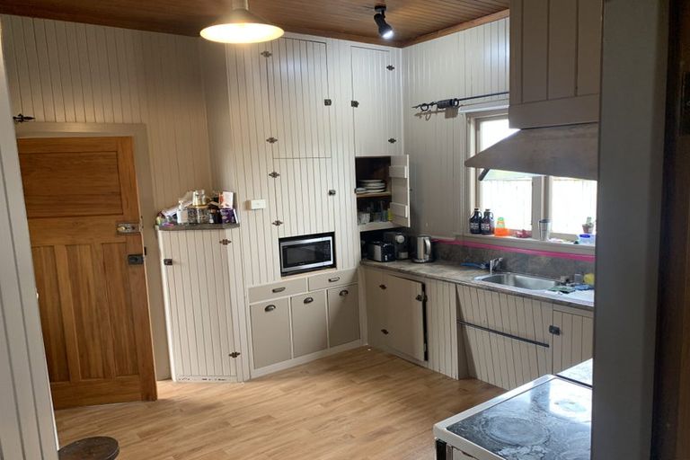 Photo of property in 68 Roberts Line, Kelvin Grove, Palmerston North, 4414