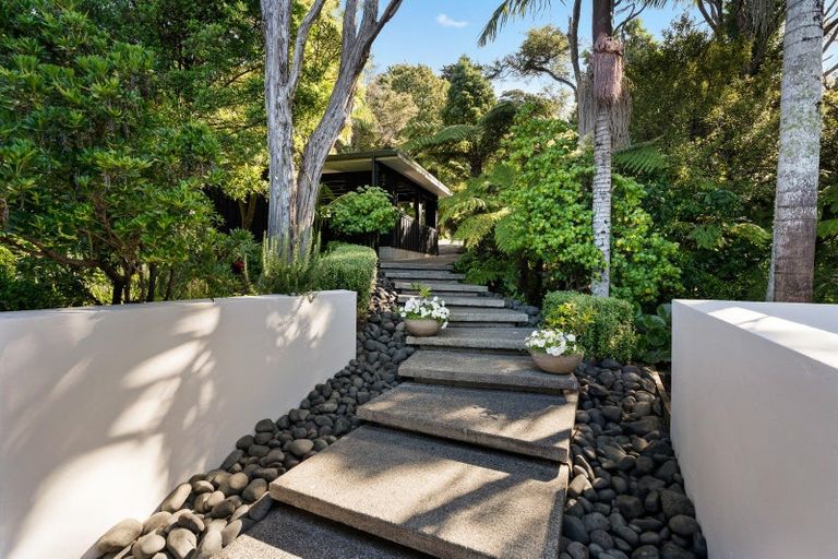Photo of property in 730a South Titirangi Road, Titirangi, Auckland, 0604