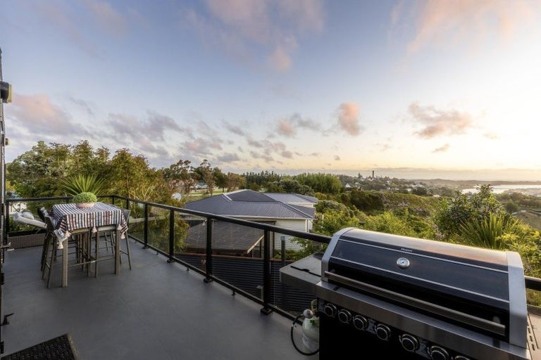 Photo of property in 106 Mount View Road, Bastia Hill, Whanganui, 4500