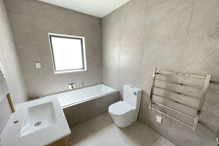 Photo of property in 133d Arran Road, Browns Bay, Auckland, 0630