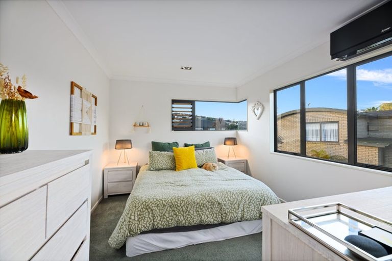 Photo of property in 19 South Kensington Way, Henderson, Auckland, 0612