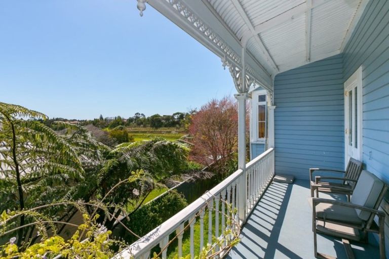 Photo of property in 233a Carrington Street, Vogeltown, New Plymouth, 4310