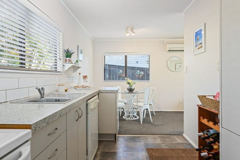 Photo of property in 3/39 Fairmount Road, Titirangi, Auckland, 0604