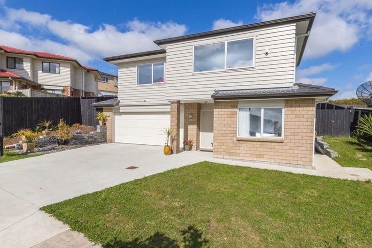 Photo of property in 32 Kirikiri Drive, Papakura, 2110