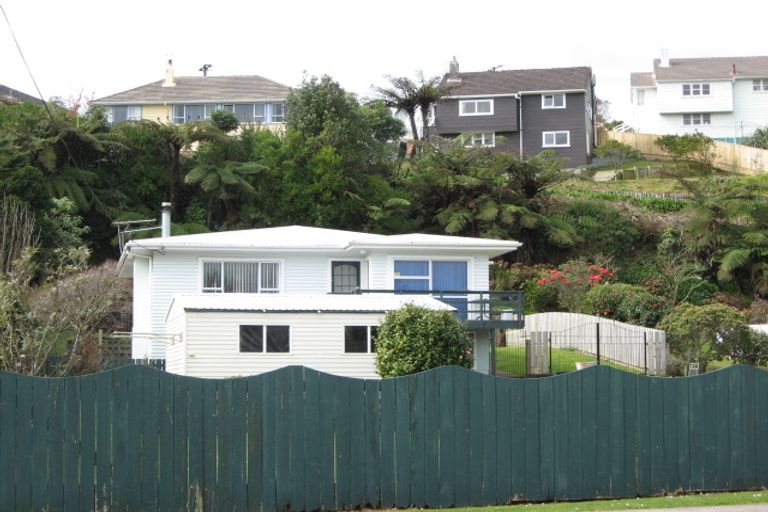Photo of property in 37 Seaview Road, Marfell, New Plymouth, 4310
