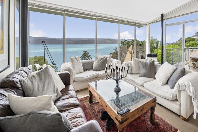 Photo of property in 36a Fortification Road, Karaka Bays, Wellington, 6022