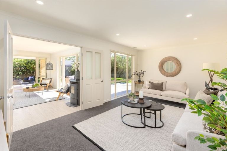 Photo of property in 21 Linkwater Way, Parklands, Christchurch, 8083