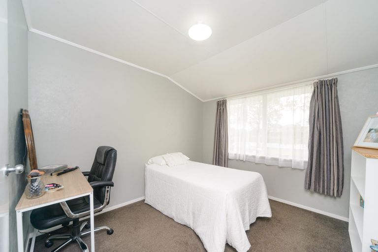 Photo of property in 35 Suzanne Grove, Kelvin Grove, Palmerston North, 4414