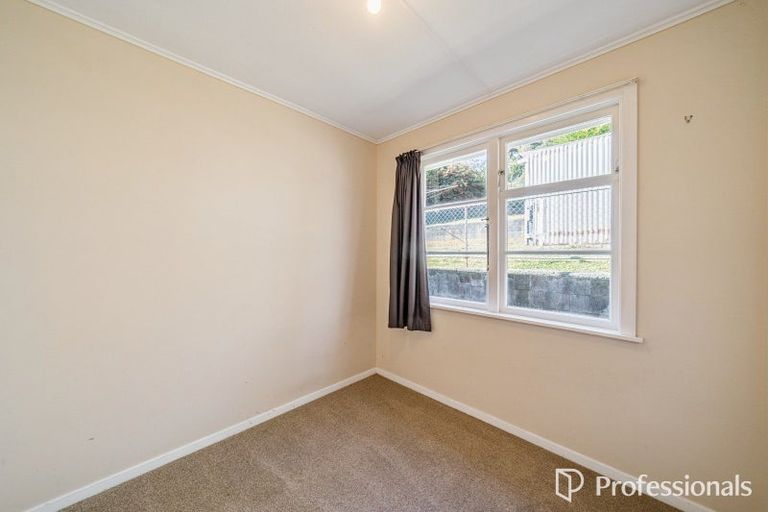 Photo of property in 5 Delaney Drive, Stokes Valley, Lower Hutt, 5019