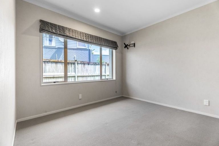 Photo of property in 9 Stranraer Crescent, Wattle Downs, Auckland, 2103