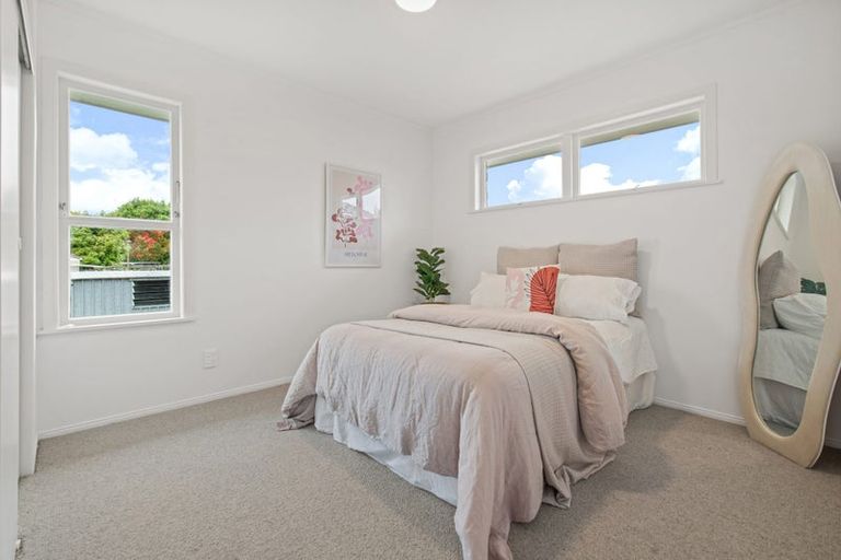 Photo of property in 42 Ray Small Drive, Pahurehure, Papakura, 2113