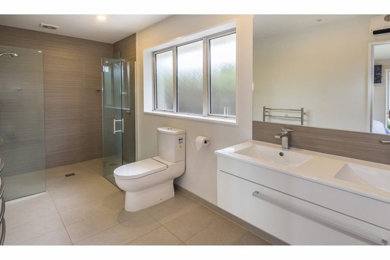 Photo of property in 18 Mcdermott Place, Halswell, Christchurch, 8025