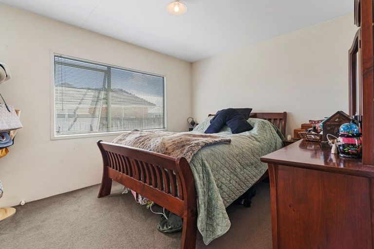 Photo of property in 10a Holman Road, Te Atatu Peninsula, Auckland, 0610