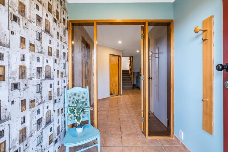 Photo of property in 10 The Crowsnest, Whitby, Porirua, 5024