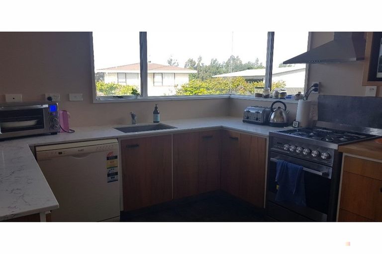Photo of property in 19 Timaru Road, Waimate, 7924