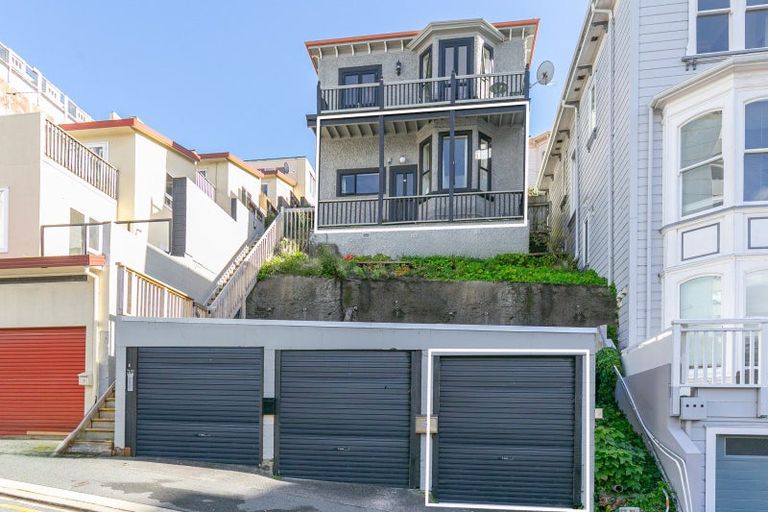 Photo of property in 2a Macdonald Crescent, Te Aro, Wellington, 6011