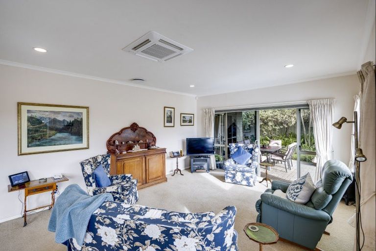Photo of property in 10 Claridge Place, Taradale, Napier, 4112