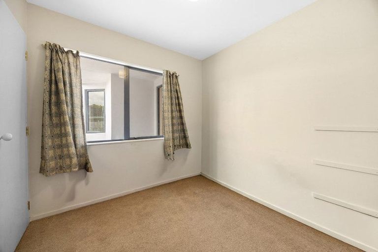 Photo of property in 2/49 Clevedon Road, Papakura, 2110