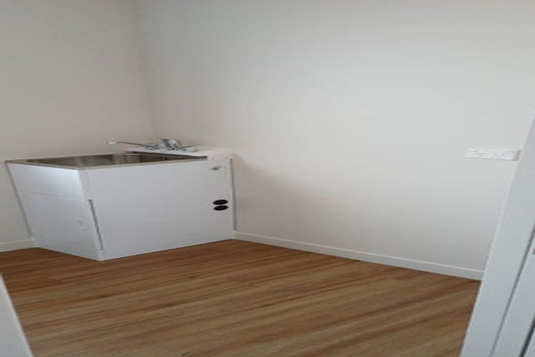 Photo of property in 5 Craig Place, Redwood, Christchurch, 8051