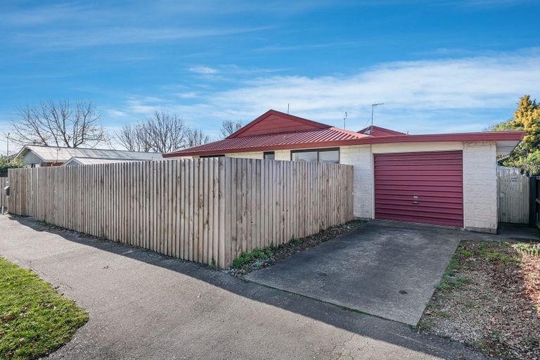 Photo of property in 33 Middleton Road, Upper Riccarton, Christchurch, 8041
