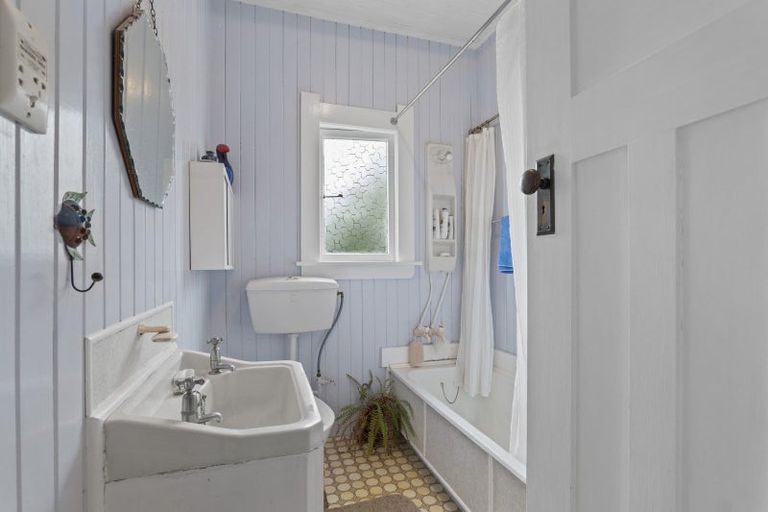 Photo of property in 22 Olivia Street, Stratford, 4332