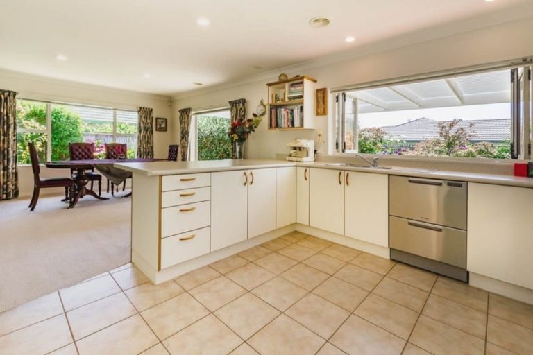 Photo of property in 41 Kapanui Road, Waikanae, 5036