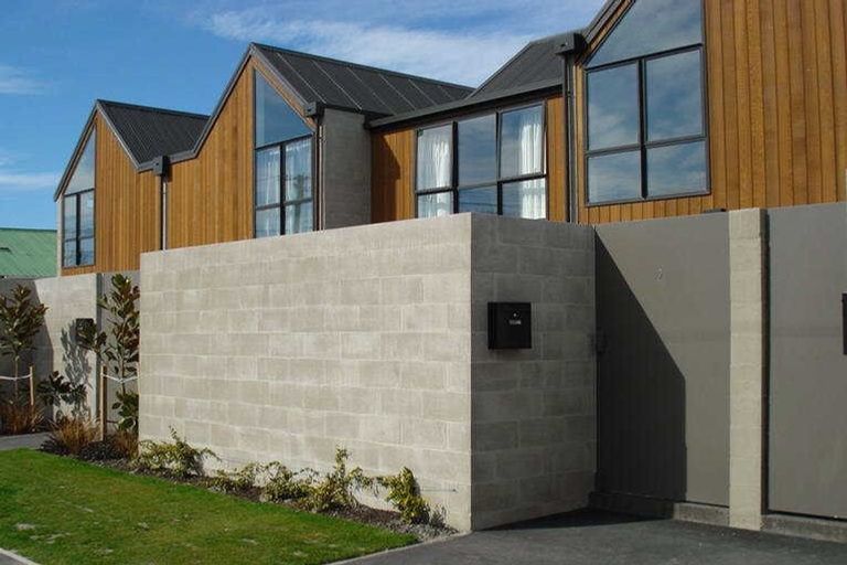 Photo of property in 9/20 North Avon Road, Richmond, Christchurch, 8013