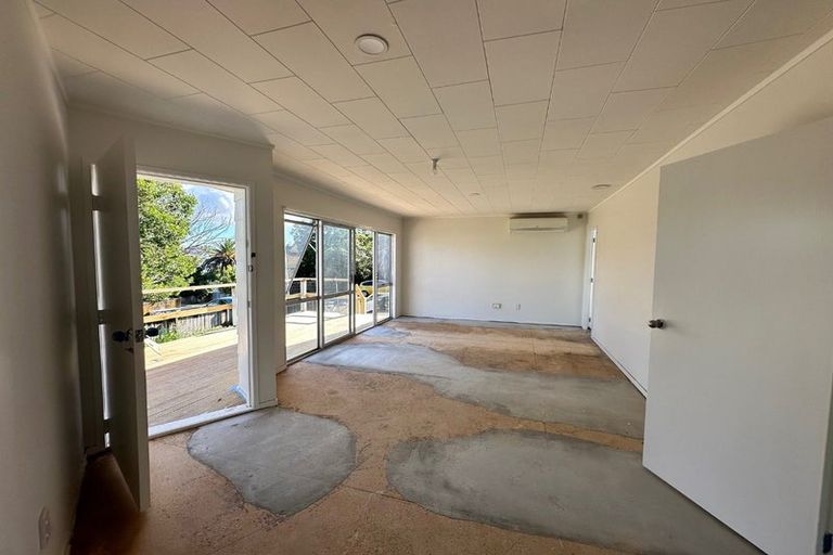 Photo of property in 4 Garton Drive, Massey, Auckland, 0614